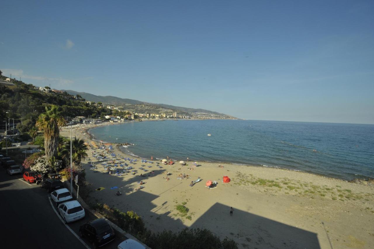 Albero Maestro On Bussana Seaside Apartment *